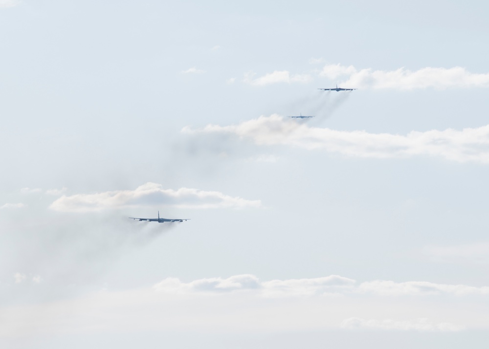 B-52H Stratofortresses integrate with Norwegian aircraft in high North