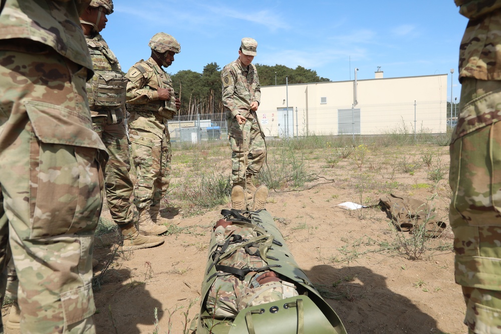 4th Infantry Division Soldiers conduct combat lifesaver training at DPTA