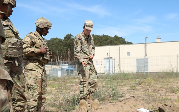 4th Infantry Division Soldiers conduct combat lifesaver training at DPTA