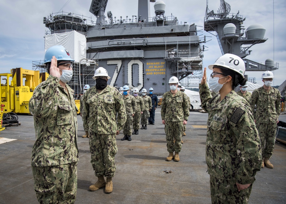 USS Carl Vinson (CVN 70) Sailor Recites Oath of Enlistment