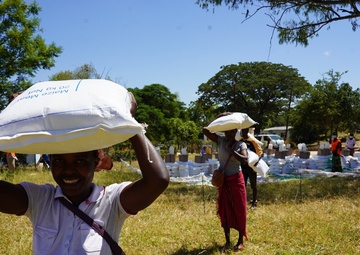 Food distribution in Shamva district, Zimbabwe
