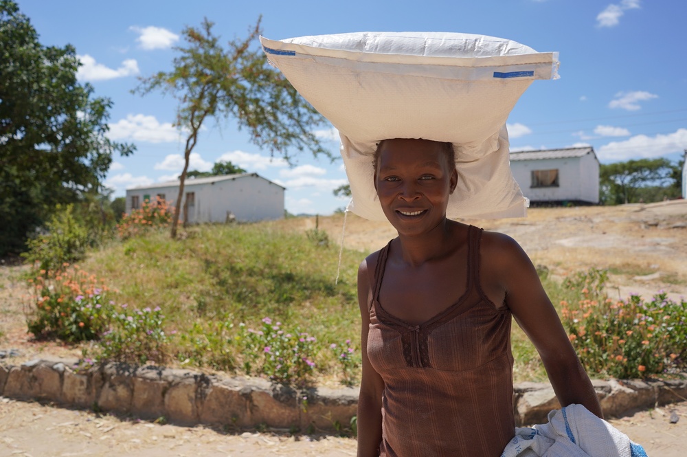 Food distribution in Shamva district, Zimbabwe