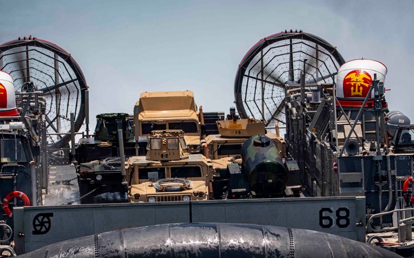New York conducts LCAC operations