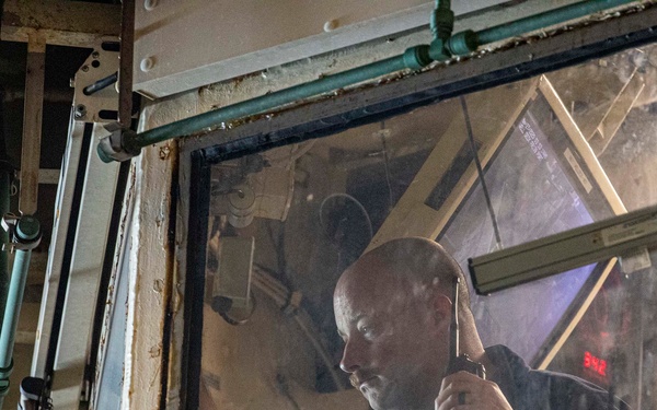 Sailors and Marines take part in LCAC Operations