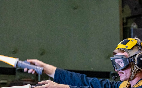 Sailors and Marines take part in LCAC Operations