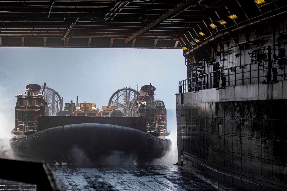 Sailors and Marines take part in LCAC Operations