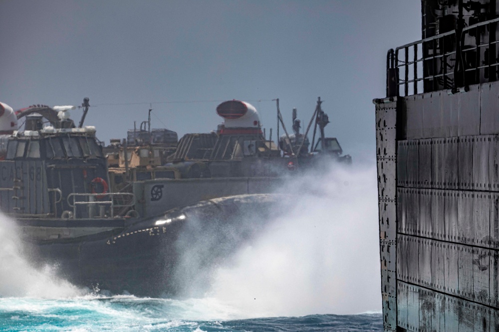 Sailors and Marines take part in LCAC Operations