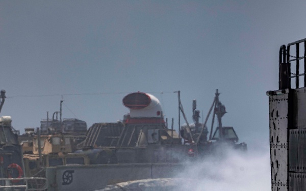 Sailors and Marines take part in LCAC Operations
