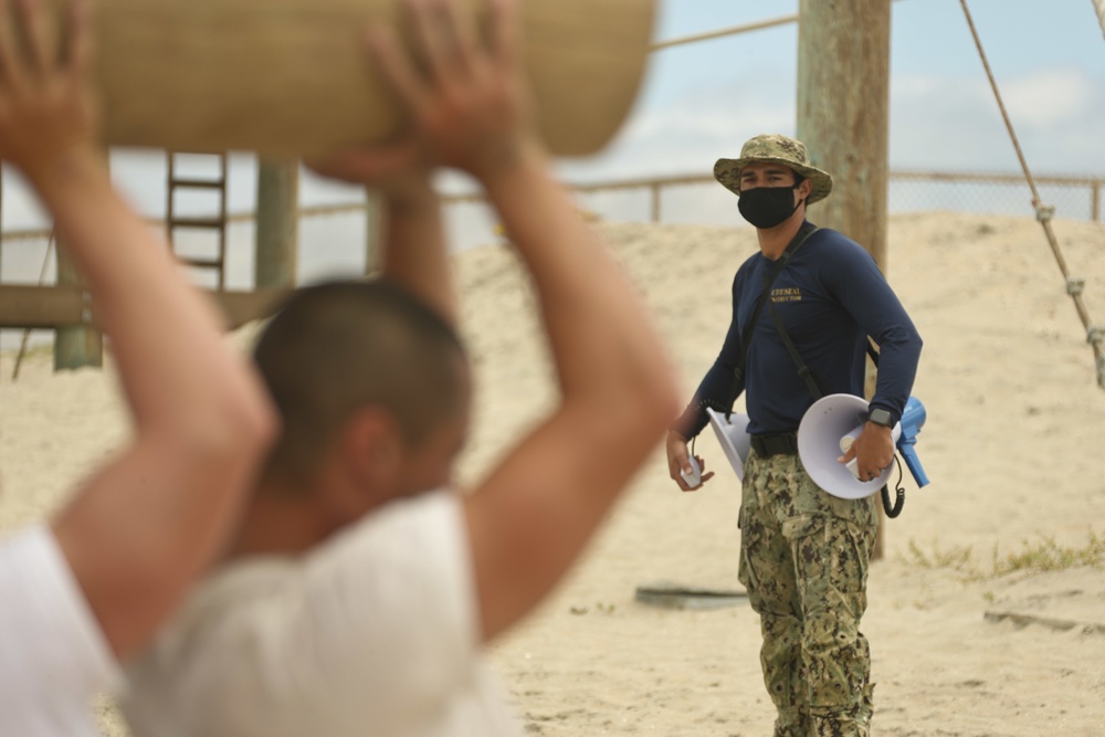 SEAL Candidates Train with Logs