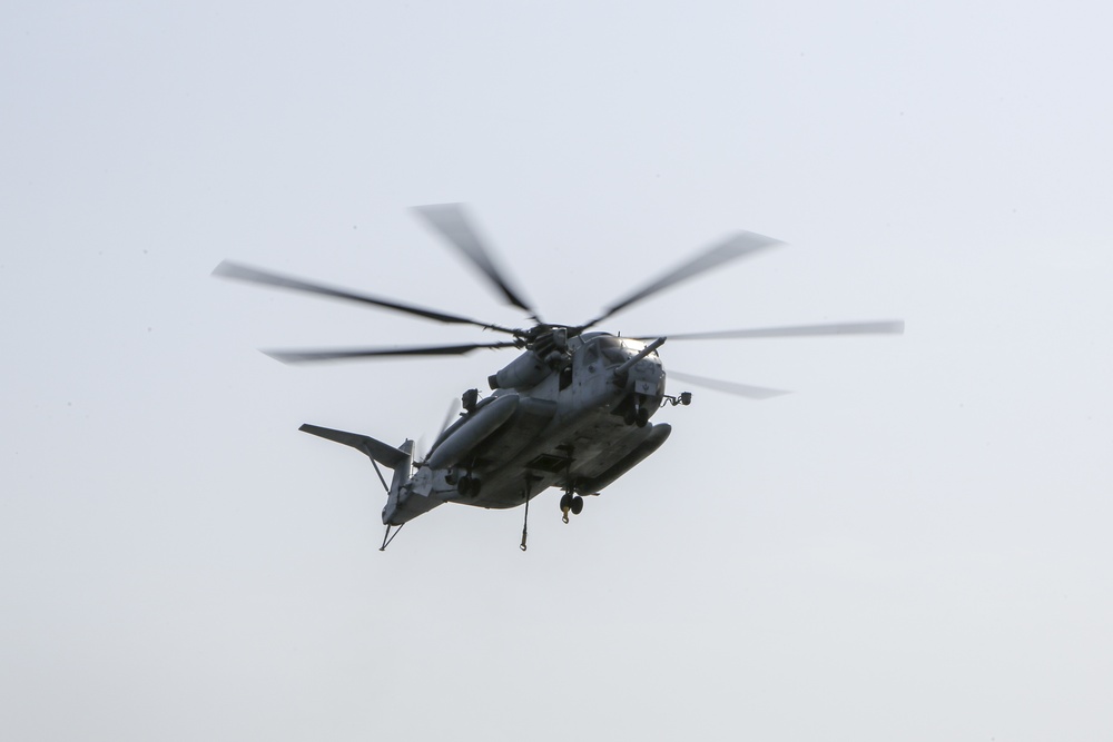 Helicopter support team transports AV-8B Harrier engine from USS Bataan