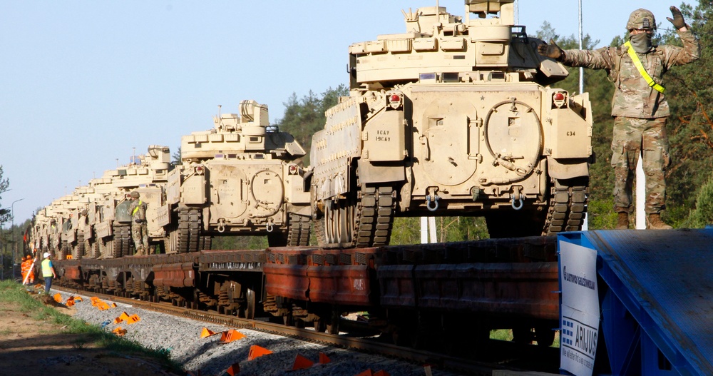 DVIDS - Images - 2-1 CD Redeployment, 1-9CAV 'Headhunters' conduct rail ...