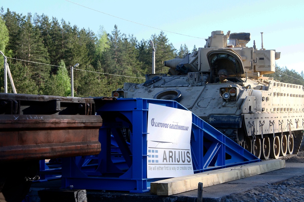 2-1 CD Redeployment, 1-9CAV 'Headhunters' conduct rail operations