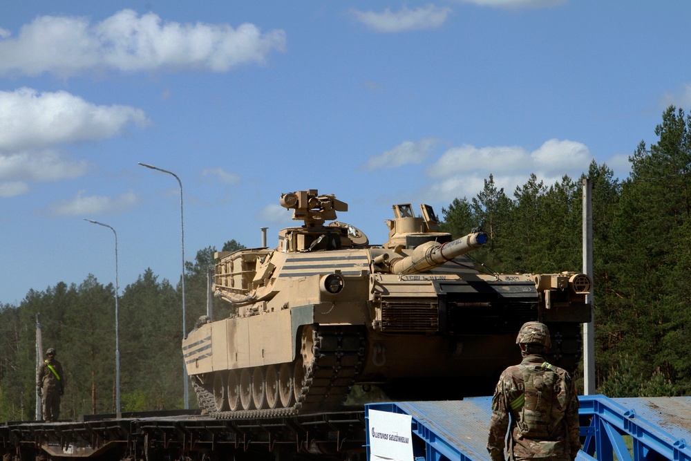 DVIDS - Images - 2-1 CD Redeployment, 1-9CAV 'Headhunters' conduct rail ...