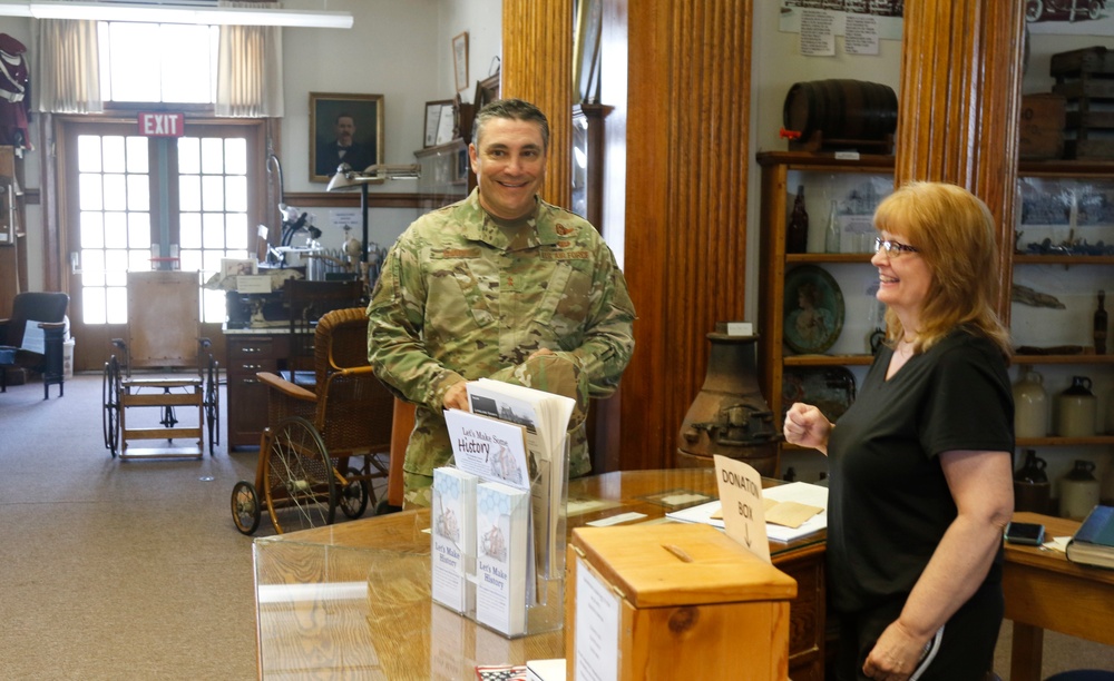 Maj. Gen. Paul Knapp, Wisconsin’s Adjutant General, Visits Specimen Collection Site in Antigo, Wis.