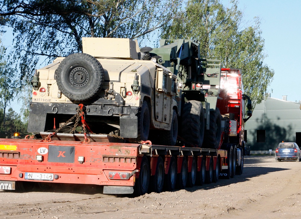 2-1 CD Redeployment, 1-9CAV 'Headhunters' load up after successful deployment