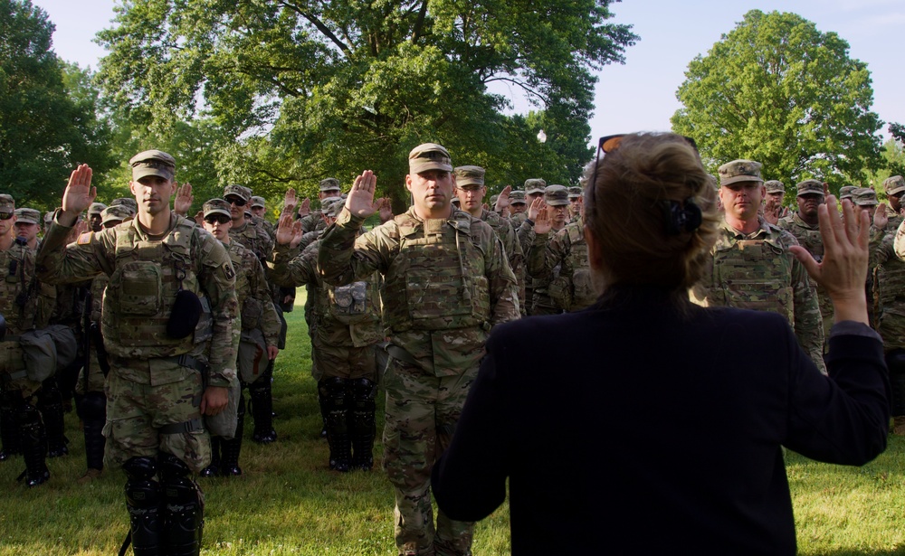 U.S. Marshal’s swear in FLNG Soldiers to support peaceful gathering in the Nation’s Capital