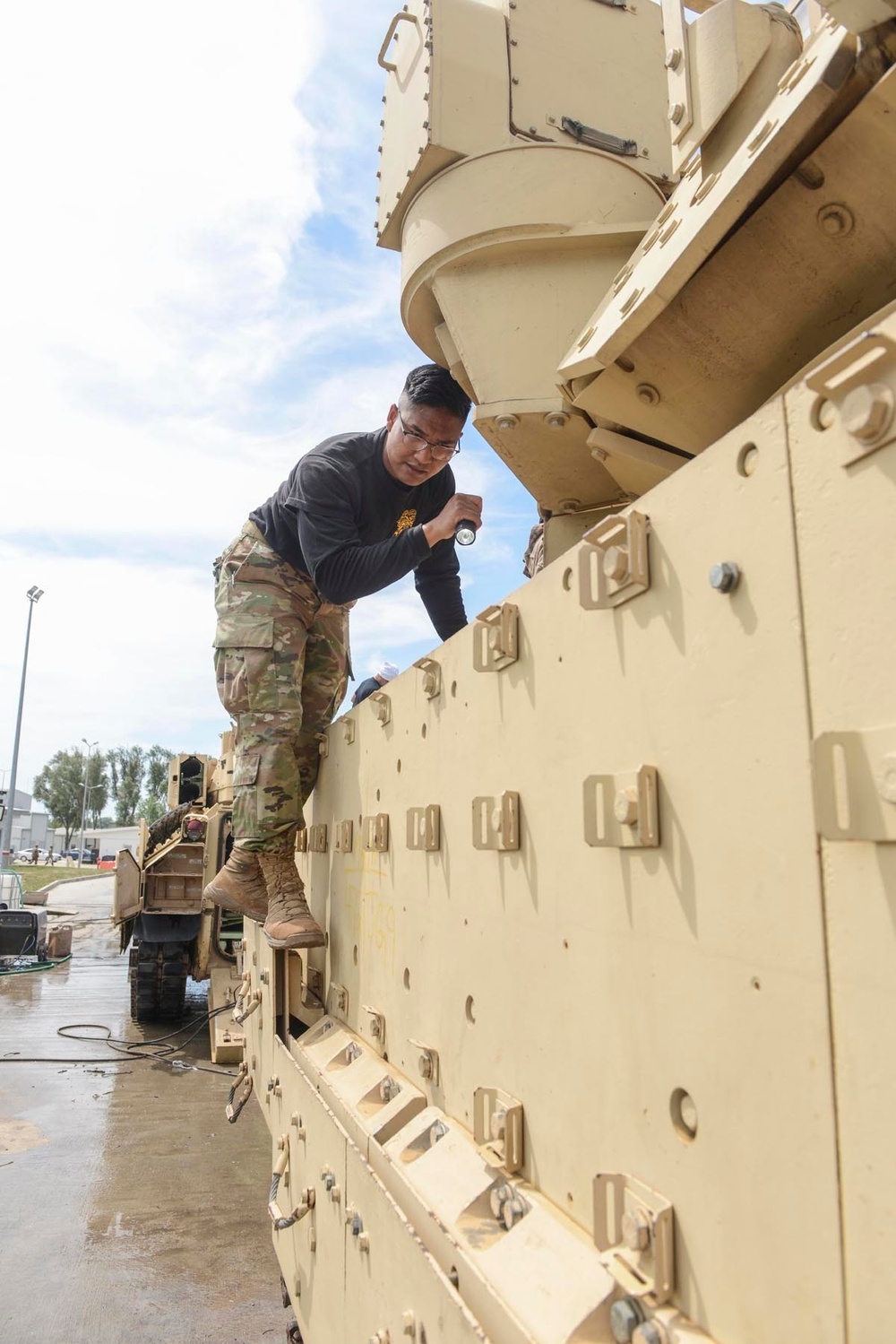 2-1 CD Redeployment, 1-5CAV 'Black Knights' Begins Agricultural Cleaning