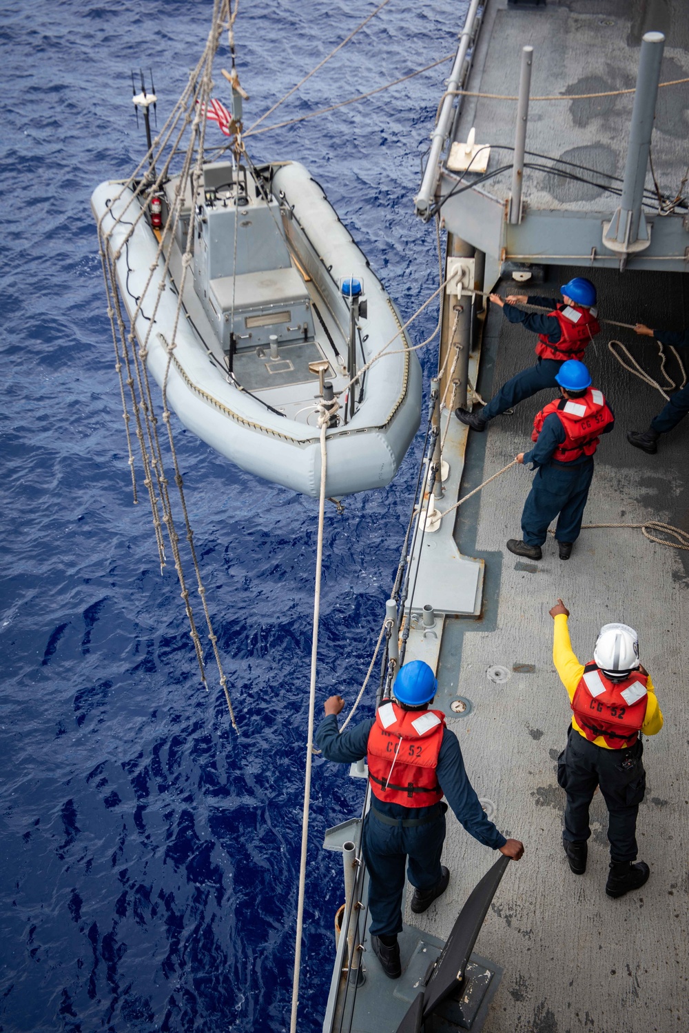 USS Bunker Hill (CG 52)