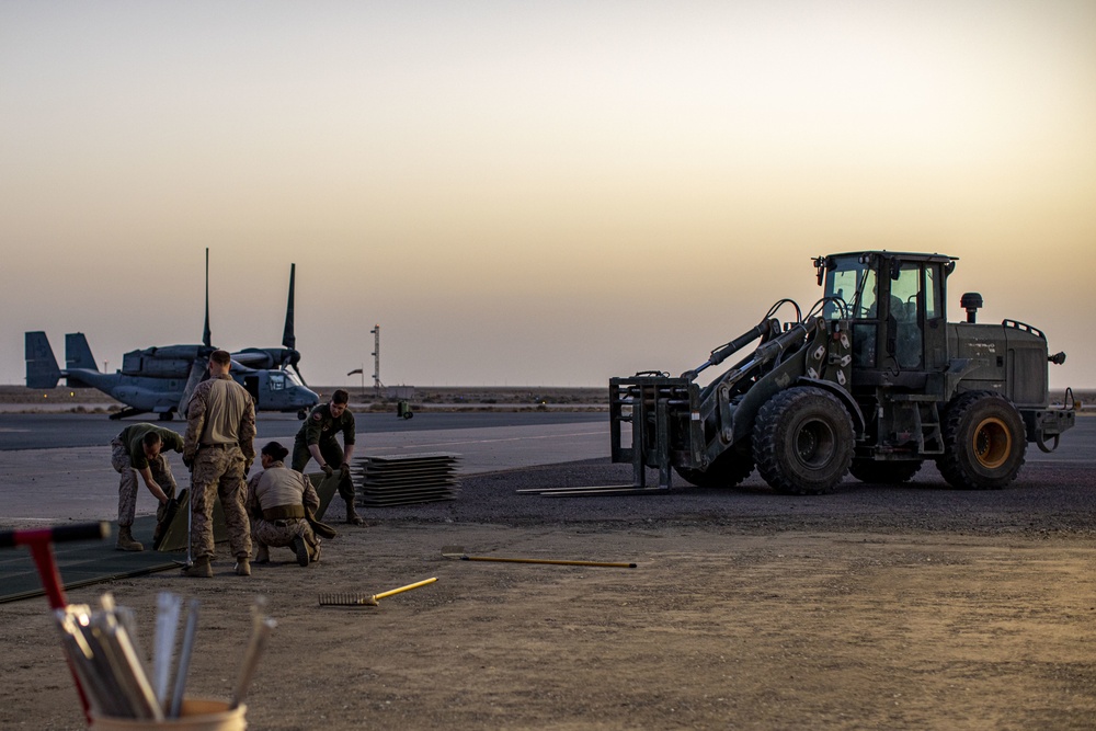 SPMAGTF-CR-CC 20.2: MWSS-371 Install AM-2 Matting