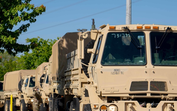 Soldiers transport donated groceries
