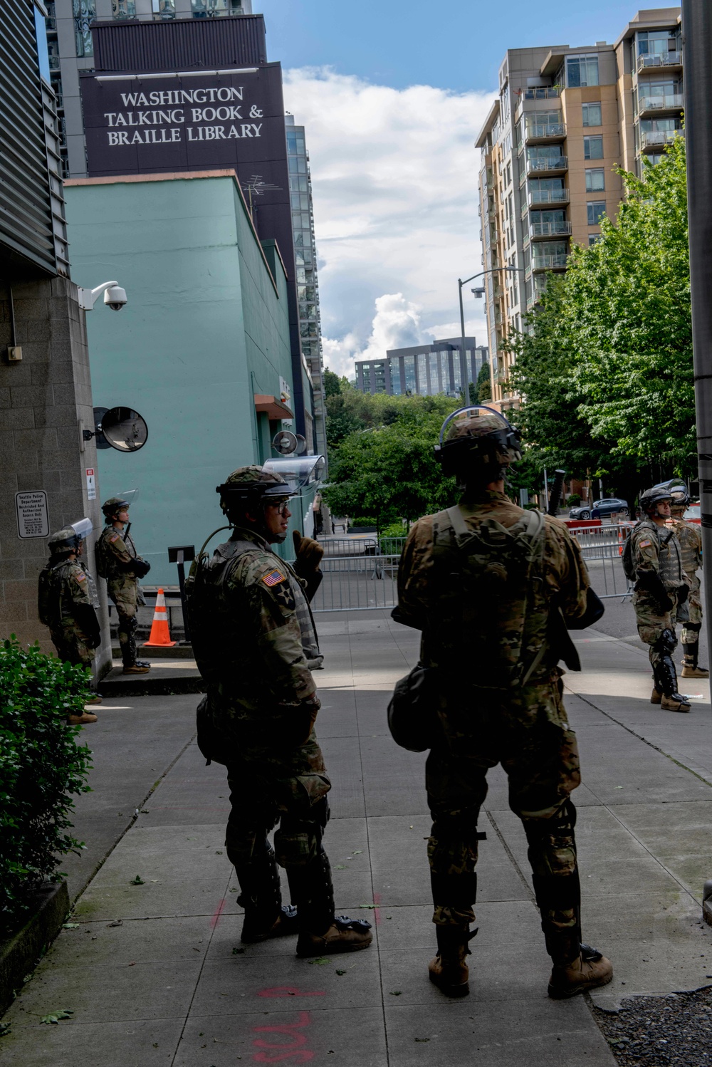 Washington Guardsman support civil response in King County