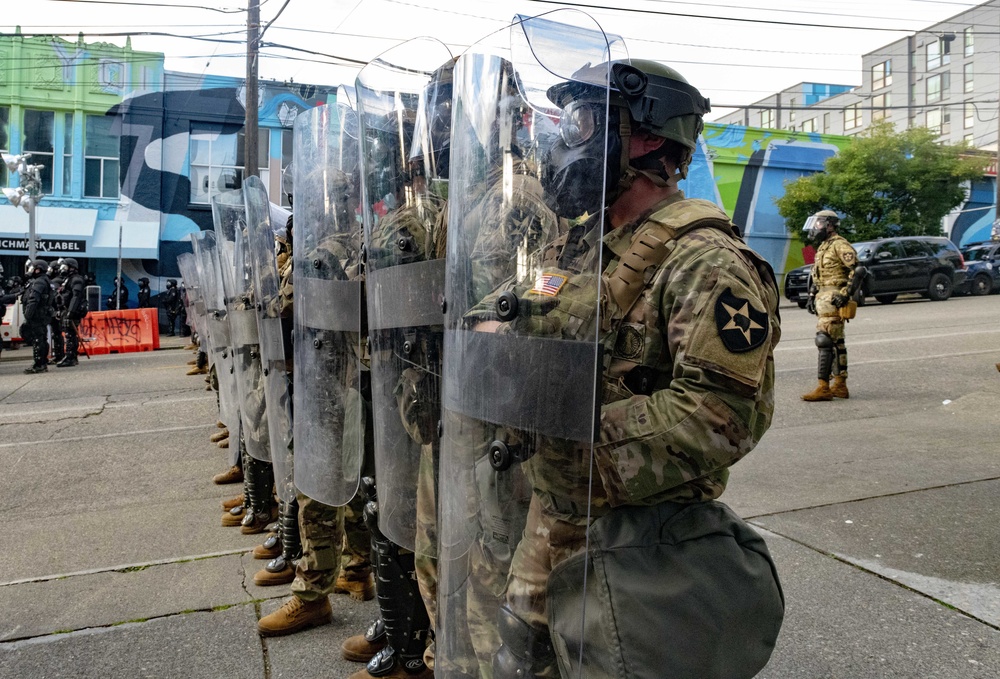 Washington Guardsman support civil response in King County