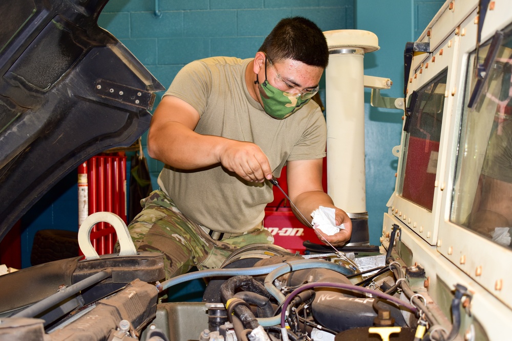HIARNG mechanics conduct oil changes during COVID-19 operations