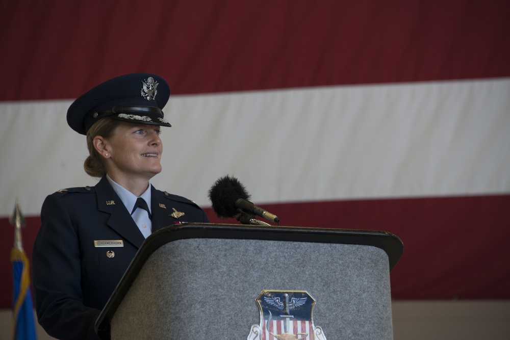 1 SOW welcomes first female commander