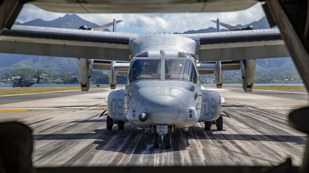 VMM-268: Flying Together