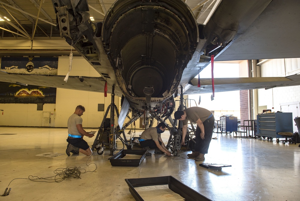 311th AMU replaces wiring throughout F-16 Viper