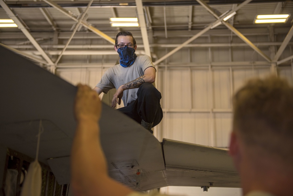 311th AMU replaces wiring throughout F-16 Viper