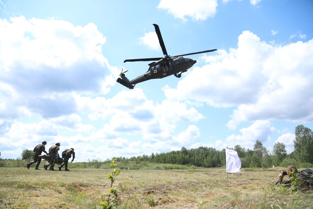 3rd CAB Soldiers conduct medical evacuation training with Polish Allies
