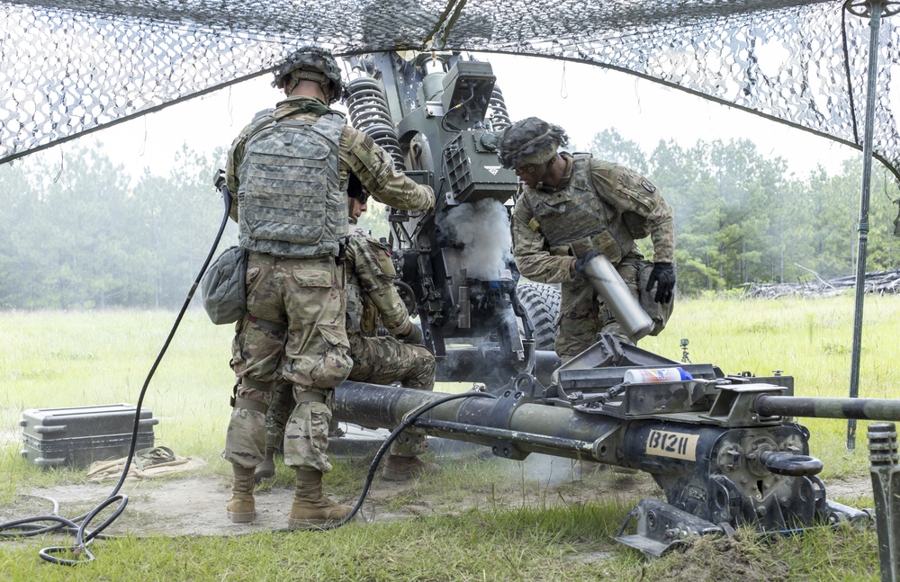 Artillery Soldiers certify on M777 howitzer
