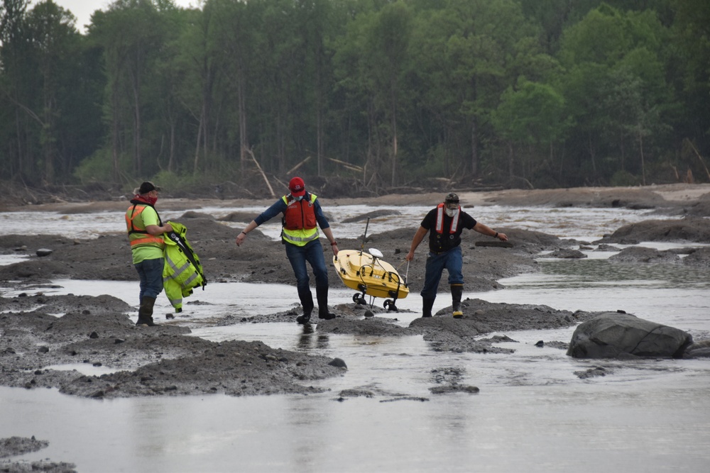 Engineers Measure Depth of New River Channel Following Michigan Dam Failure