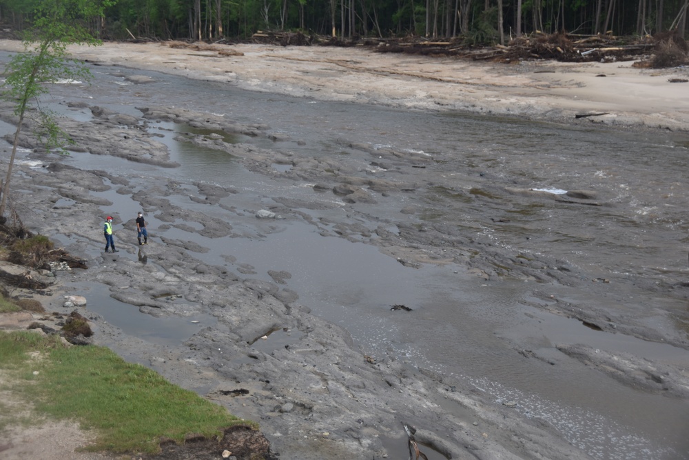 Engineers Measure Depth of New River Channel Following Michigan Dam Failure