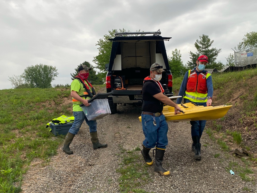 Engineers Measure Depth of New River Channel Following Michigan Dam Failure