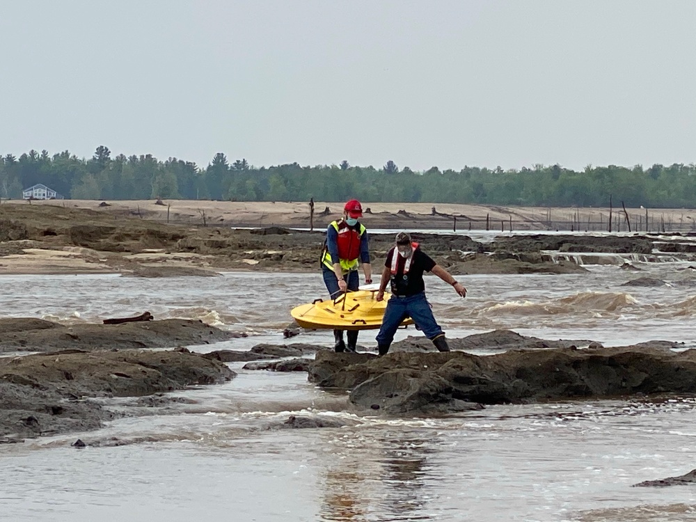 Engineers Measure Depth of New River Channel Following Michigan Dam Failure