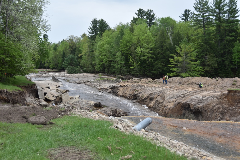 Engineers Inspect Failed Forest Lake Spillway Following Michigan Flooding