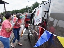 Arnn Elementary, undaunted by COVID-19, safely shows school spirit