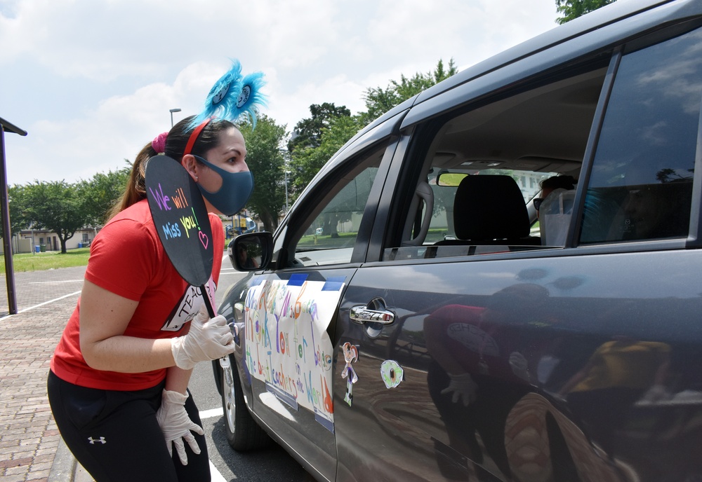 Arnn Elementary, undaunted by COVID-19, safely shows school spirit