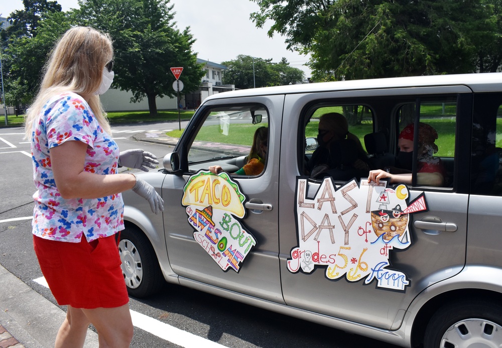 Arnn Elementary, undaunted by COVID-19, safely shows school spirit