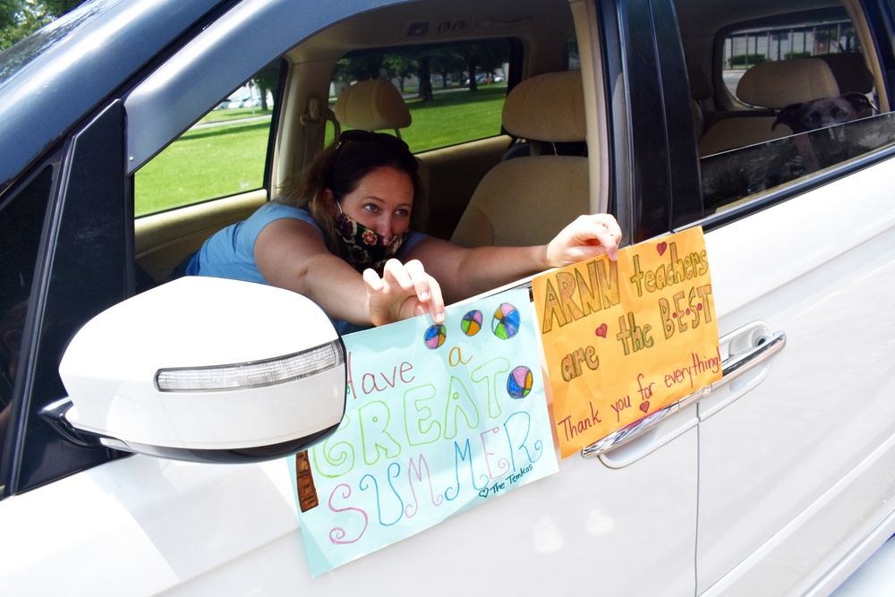 Arnn Elementary, undaunted by COVID-19, safely shows school spirit