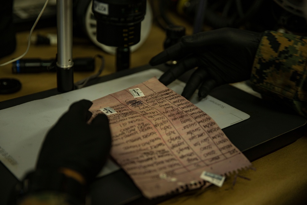 15th MEU MP’s scan for fingerprints after raid exercise
