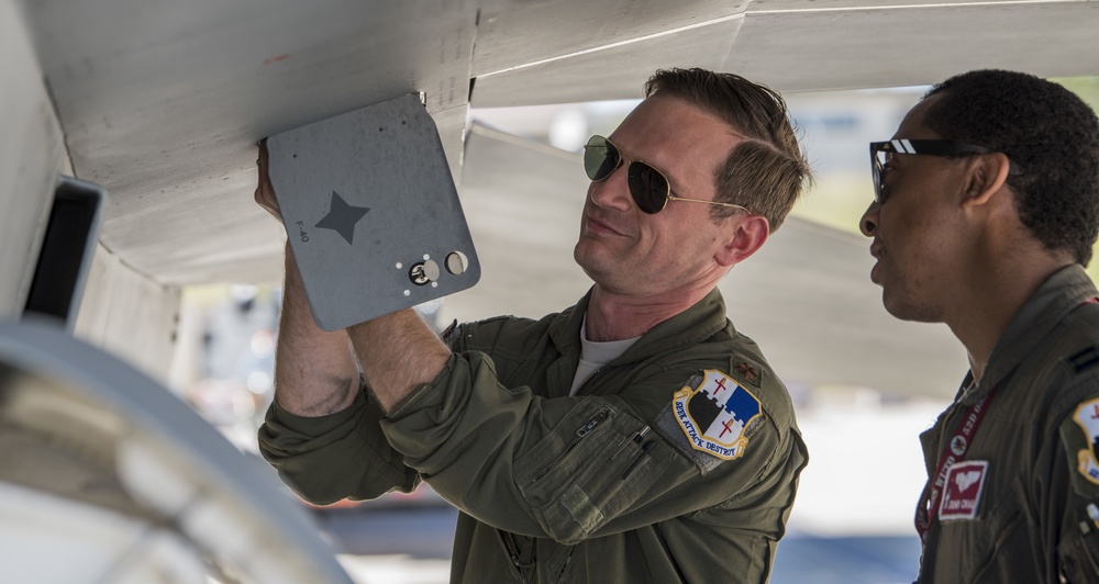 52nd MXG trains 480th FS pilots on refueling, munitions arming, disarming F-16s