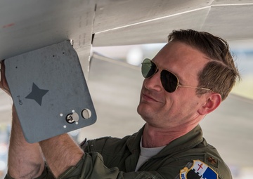 52nd MXG trains 480th FS pilots on refueling, munitions arming, disarming F-16s