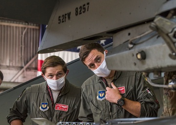 52nd MXG trains 480th FS pilots on refueling, munitions arming, disarming F-16s