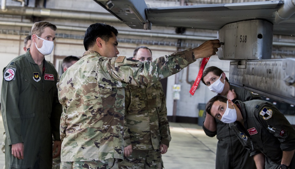 52nd MXG trains 480th FS pilots on refueling, munitions arming, disarming F-16s