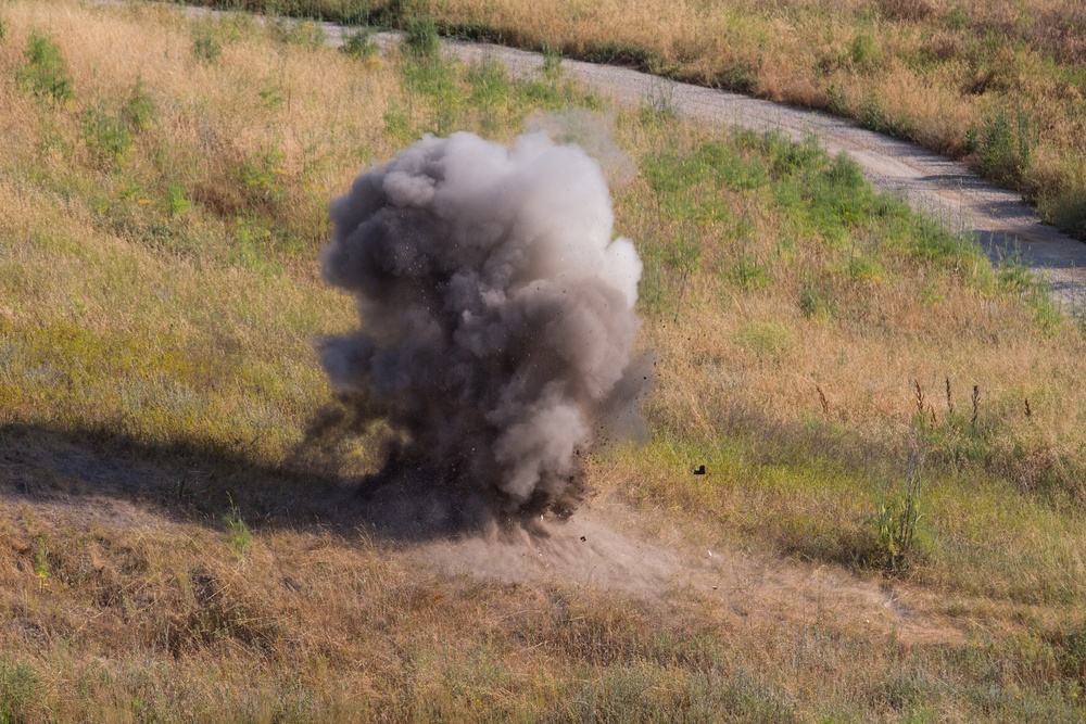 15th MEU Marines conduct EOD training