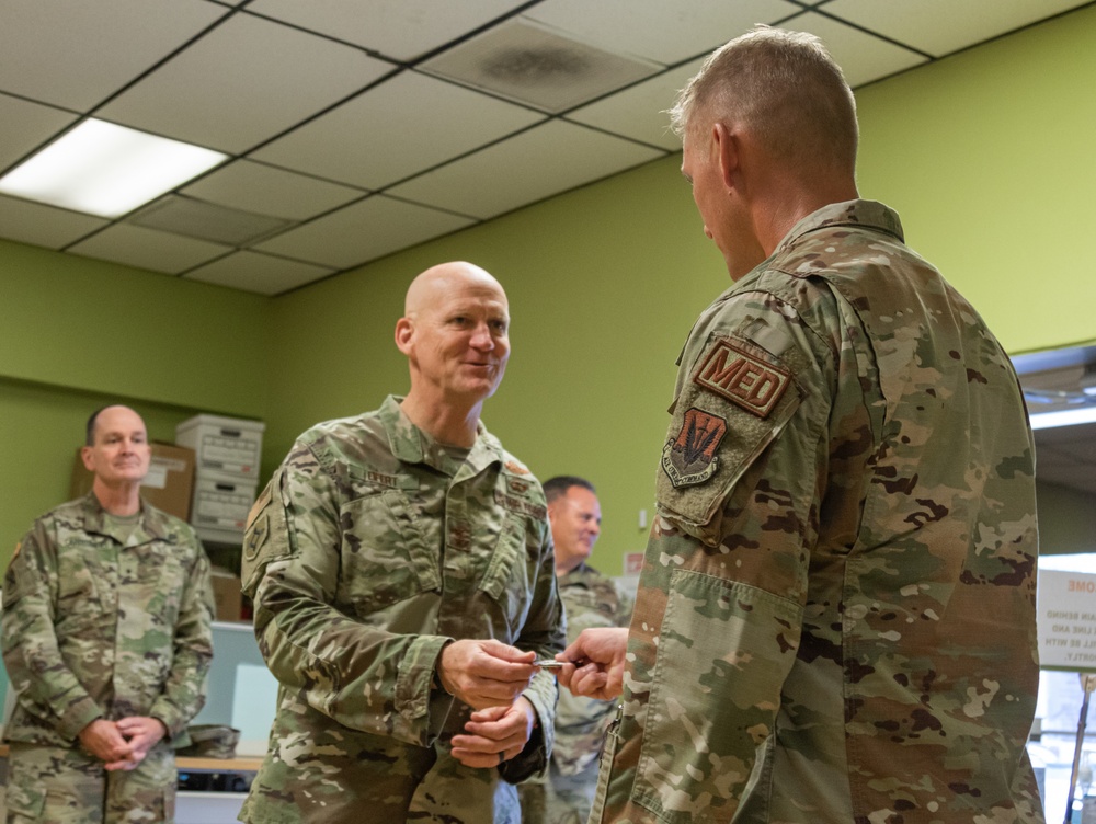 Florida National Guard Adjutant General Visits Airmen at Treasure Coast Food Pantry
