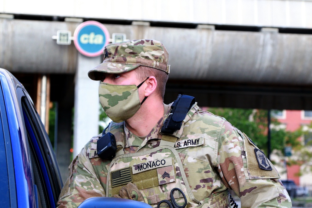 Illinois National Guardsmen conduct law enforcement support operations throughout Chicago